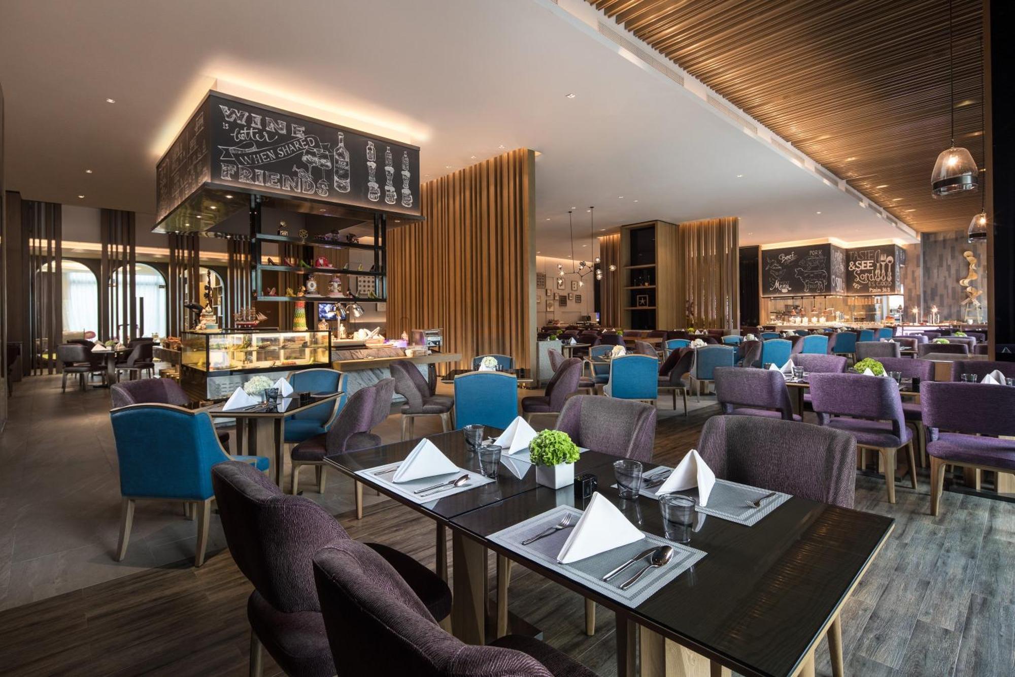 Crowne Plaza Qingdaoorientalmoviemetropolis By Ihg Hotell Exteriör bild